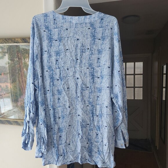 K24 Lovely soft & airy D/C Jeans Blouse Silver snap buttons 1/2 way down & cuffs - Picture 2 of 6